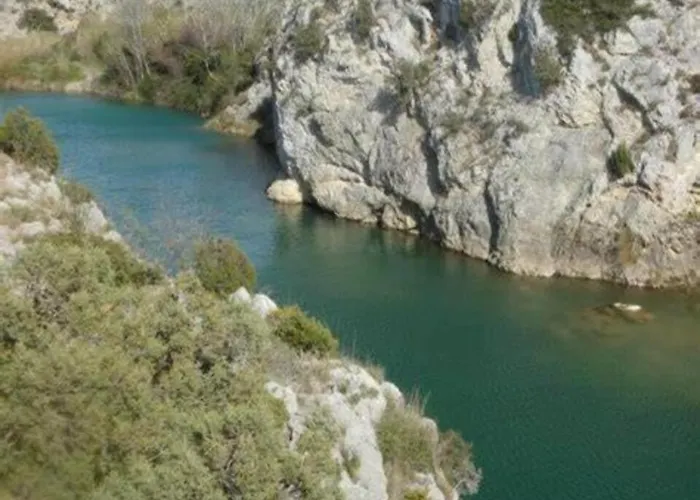 Proche De La Daire *